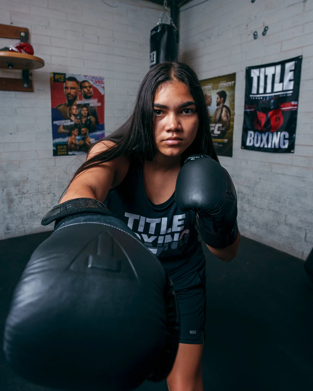 TITLE Black Blitz Fit Boxing Gloves 7 TITLE Black Blitz Fit Boxing Gloves - Image 7