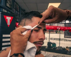 TITLE Boxing Ultra Absorbent Corner Swabs (30 Pack) -Title Boxing Store CBS3 1 6c617d98 46d6 4c5a b5ae 1d88b9e13c0b