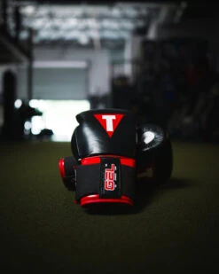 TITLE Boxing Gel Generation Leather Bag Boxing Gloves -Title Boxing Store GELGBG BK RD LS 2 TITLE Boxing Gel Generation Leather Bag Gloves