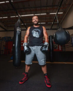 TITLE Boxing Vintage Hanging Gloves Tank 14 TITLE Boxing Vintage Hanging Gloves Tank -Title Boxing Store LTA7BK 1 54fccf40 7561 4e13 bf05 0e02fad83cf8