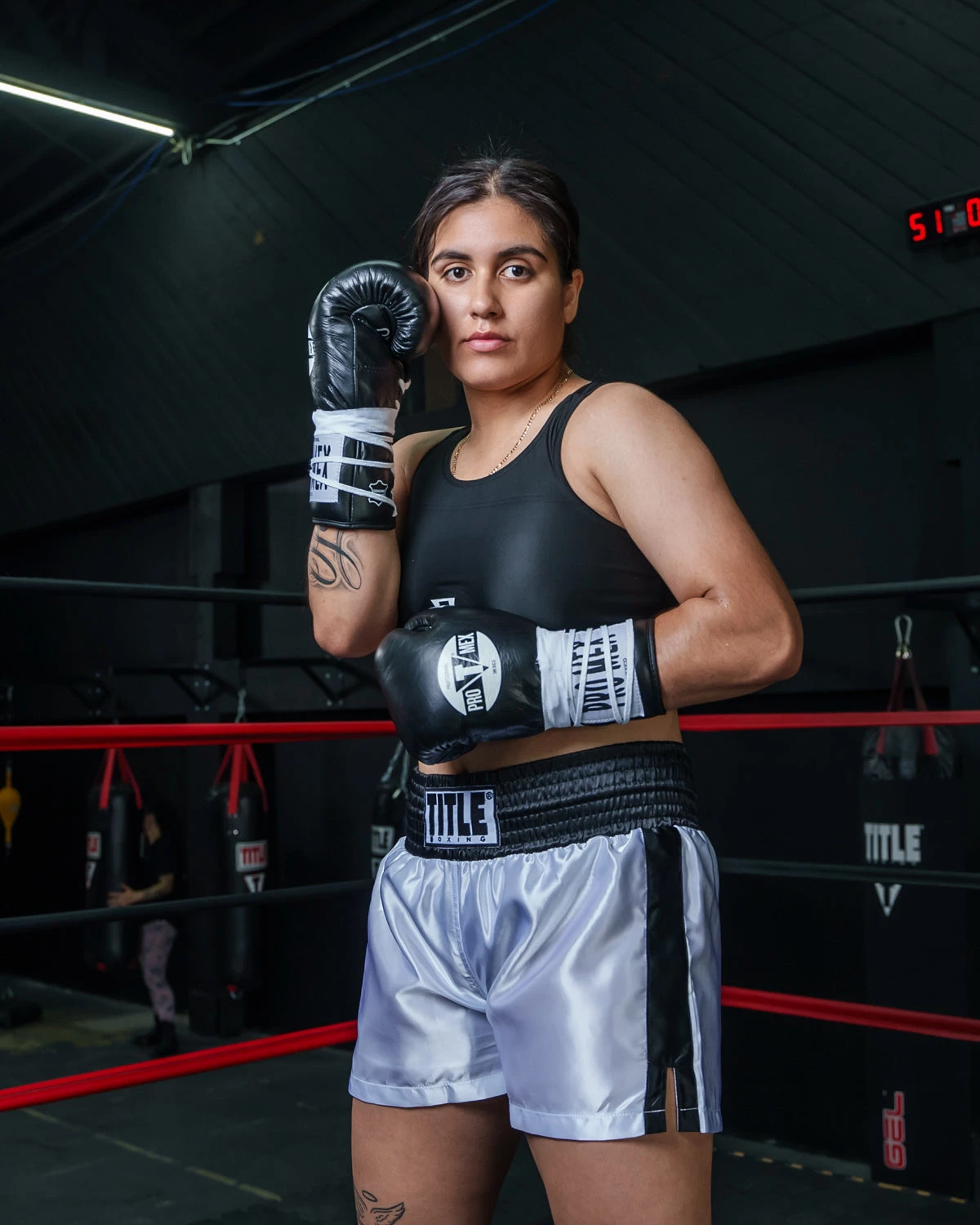 Pro Mex Combatiente Pro Fight Boxing Gloves – Mexican Style Genuine Leather Puncher’s Gloves 2 Pro Mex Combatiente Pro Fight Boxing Gloves – Mexican Style Genuine Leather Puncher’s Gloves - Image 2