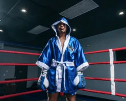 TITLE Boxing Pro Fingertip Robe 2.0 32 TITLE Boxing Pro Fingertip Robe 2.0 -Title Boxing Store TSRF2BLWH 1
