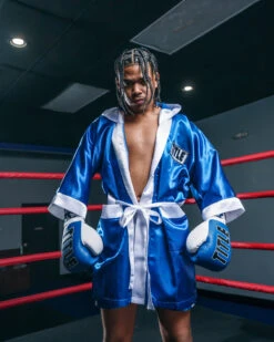 TITLE Boxing Pro Fingertip Robe 2.0 36 TITLE Boxing Pro Fingertip Robe 2.0 -Title Boxing Store TSRF2BLWH 2