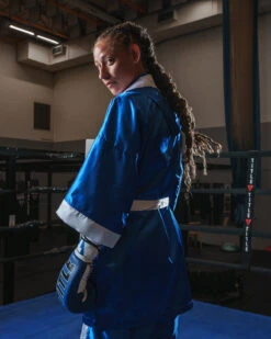 TITLE Boxing Pro Fingertip Robe 2.0 35 TITLE Boxing Pro Fingertip Robe 2.0 -Title Boxing Store TSRF2BLWH 2 c3ac2925 0f5a 4e1e b1ef 44016b924567