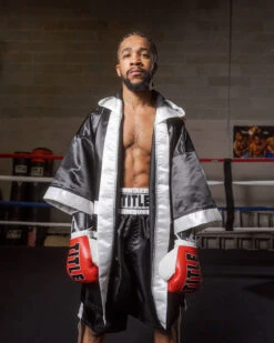 TITLE Boxing Fingertip Robe 22 TITLE Boxing Fingertip Robe -Title Boxing Store TSRFBKWH 1