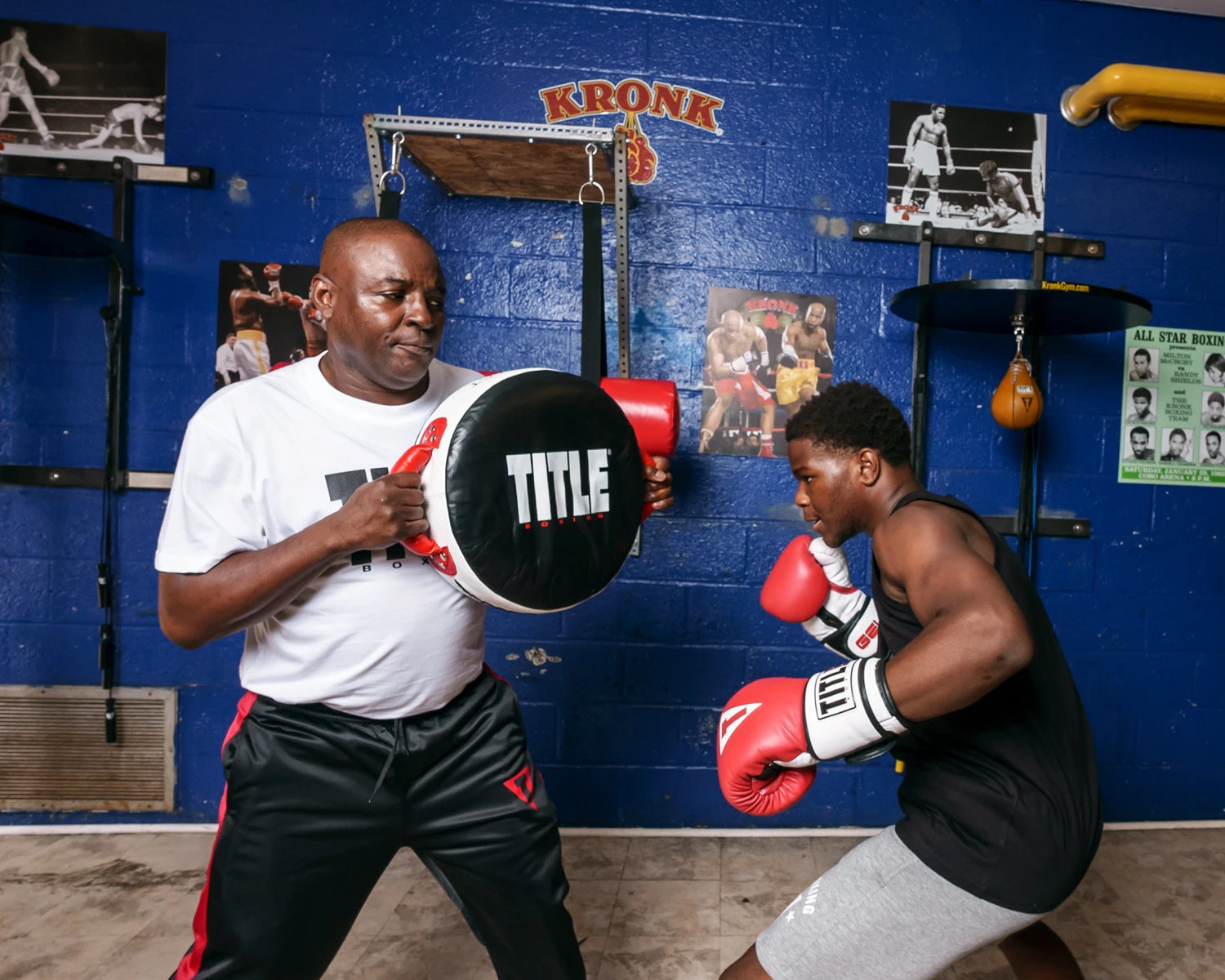 TITLE Boxing Zero Impact Wheel Shield β Genuine Cowhide Leather Dual-Sided Punch Shield 2 TITLE Boxing Zero Impact Wheel Shield β Genuine Cowhide Leather Dual-Sided Punch Shield - Image 2