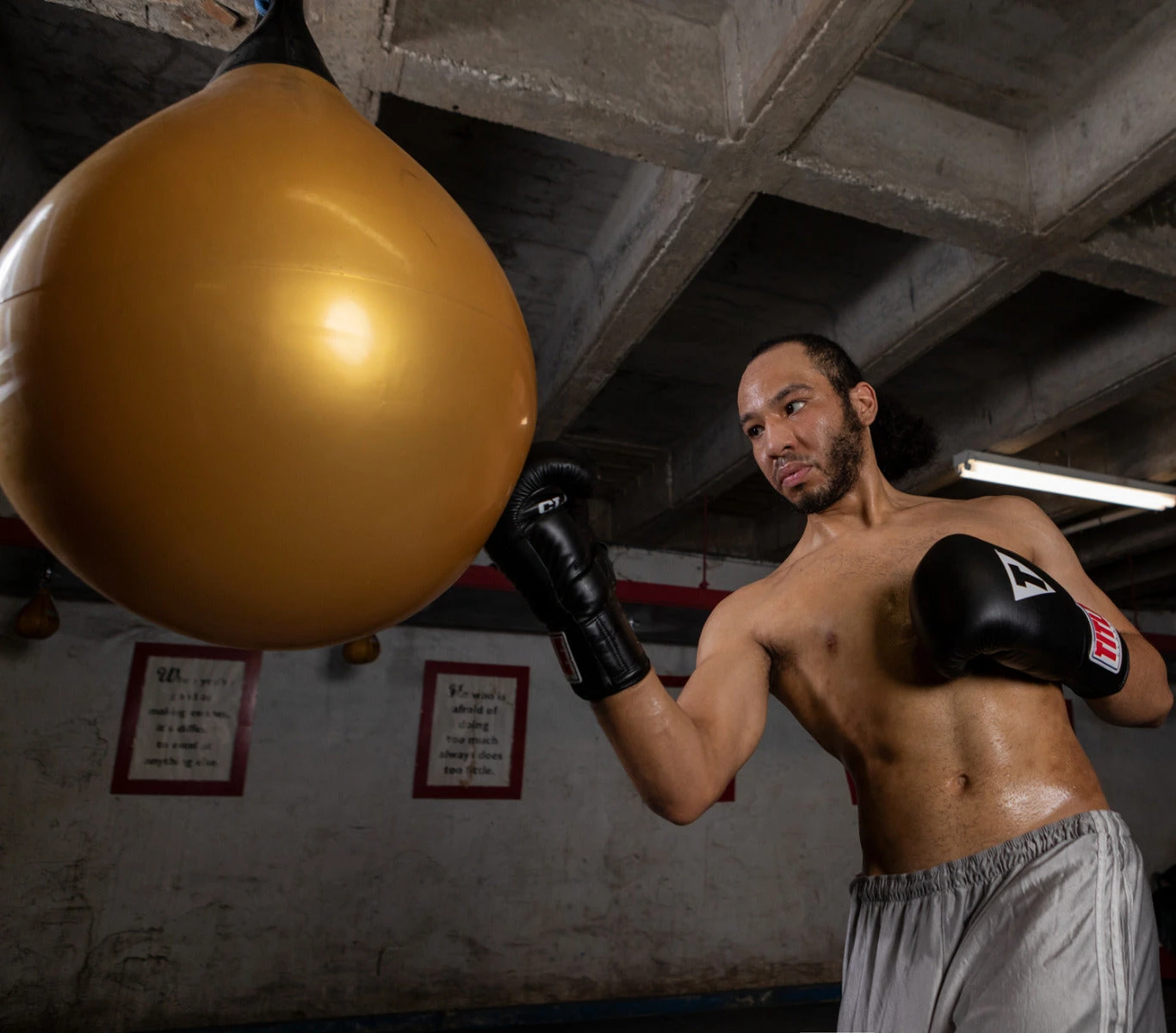 TITLE Classic Leather Elastic Training Gloves 2.0 2 TITLE Classic Leather Elastic Training Gloves 2.0 - Image 2