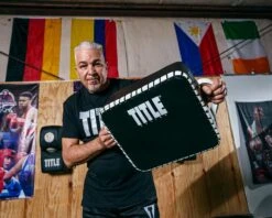 TITLE Boxing Square Punch & Kick Shield 13 TITLE Boxing Square Punch & Kick Shield -Title Boxing Store pshsq bk wh 1