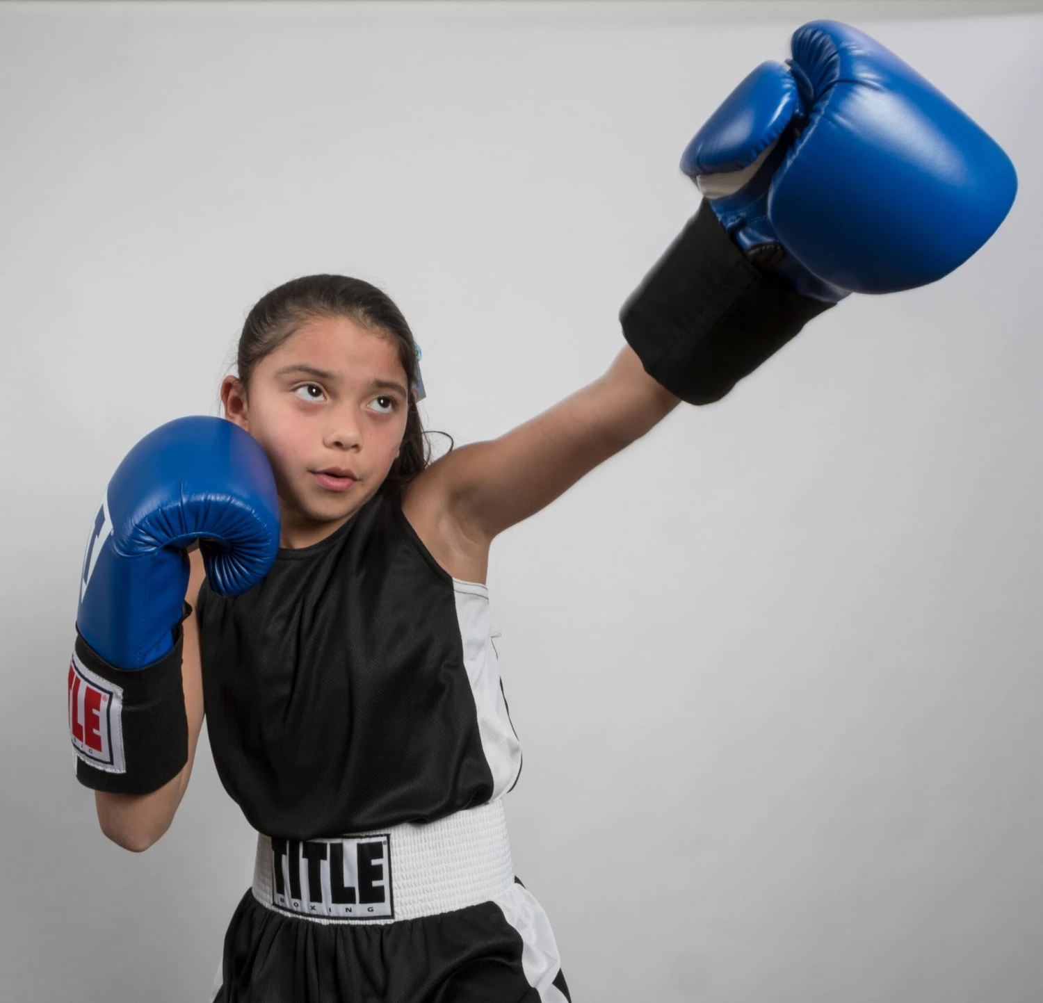 TITLE Boxing Aerovent Elite Amateur Set – Black/Red Dazzle Polyester Competition Uniform 6 TITLE Boxing Aerovent Elite Amateur Set – Black/Red Dazzle Polyester Competition Uniform - Image 6