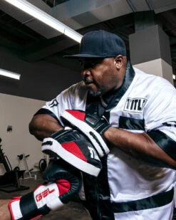 TITLE Boxing Aerovent Excel Incredi-Mitts 2.0 -Title Boxing Store taepm2 bk rd wh 1