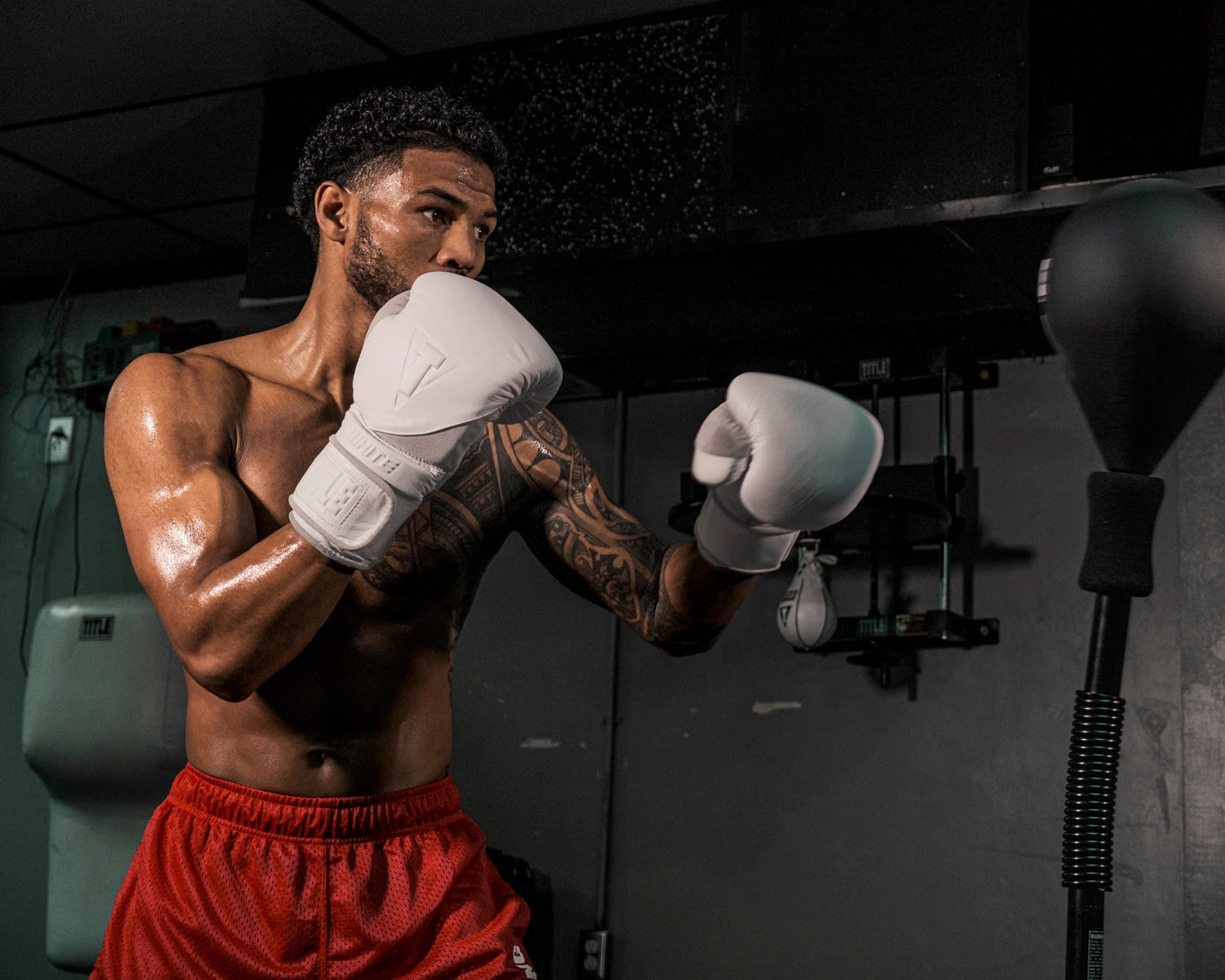 TITLE White Boxing Bag Gloves 2.0 2 TITLE White Boxing Bag Gloves 2.0 - Image 2